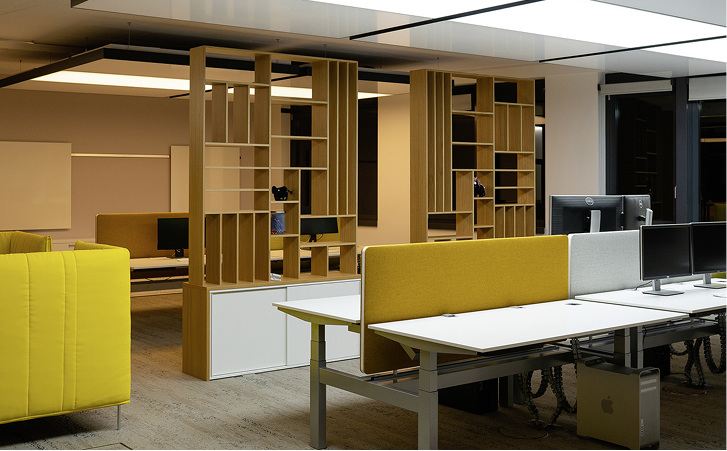 



1
 Gemeinsamer Arbeitsbereich bei Sebastian Blum mit Klimaleuchten. 
