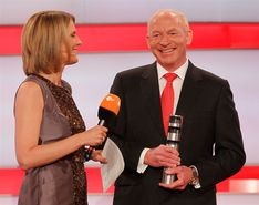 Hohe Auszeichnung für Dr. Martin Viessmann, hier mit Fernsehmoderatorin Marietta Slomka bei der Verleihung - © Franziska Krug

