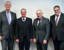 BDH-Führung (v.l.): Ex-Präsident Klaus Jesse, BDH-Hauptgeschäftsführer Andreas Lücke, BDH-Präsident Manfred Greis und Vize-Präsident Uwe Glock. (Quelle: BDH) - © BDH
 BDH-Führung (v.l.): Ex-Präsident Klaus Jesse, BDH-Hauptgeschäftsführer Andreas Lücke, BDH-Präsident Manfred Greis und Vize-Präsident Uwe Glock. (Quelle: BDH)