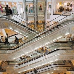 Seit 120 Jahren bewegen Rolltreppen. (Quelle: obs / Schindler Deutschland)