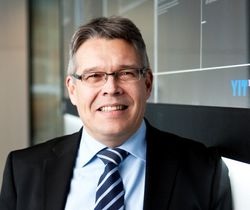 Juhani Pitkäkoski, CEO von YIT, bereitet die Organisation und die Geschäftstätigkeiten des Bereichs Gebäudetechnik unter dem Namen Caverion vor. (Quelle: YIT) - © YIT
