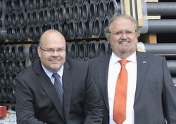 Oliver (links) und Bernd Schwank halten nun die Mehrheitsanteile der russischen Tochtergesellschaft sibSchwank. - © Schwank
