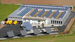 Energieautarke Kollektorfabrik von Wagner Solar. (Quelle: www.wagner-solar.com) - © www.wagner-solar.com
