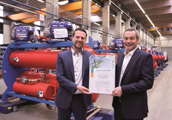 Hannes Rösch, Geschäftsführer der Stadtwerke Lindau (l.), und Jochen Hornung, Geschäftsführer Engie Refrigeration, freuen sich über die gemeinsam realisierte CO 2 -neutrale Energieversorgung.