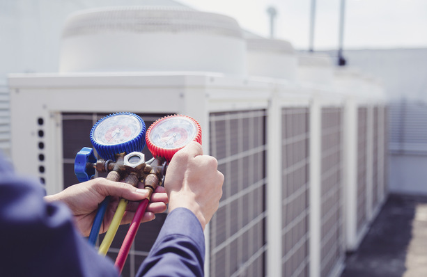 1 Der F-Gas-Phase-down bedeutet für die Kältebranche einen Umbruch. Für die breite Anwendung natürlicher Kältemittel ist auch der Aufbau von Know-how bei Kälteanlagenbauern entscheidend.