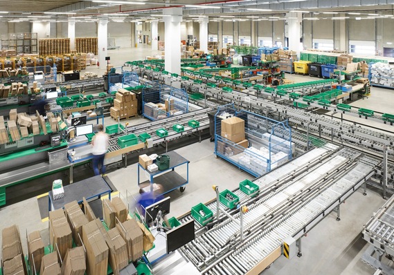 38 000 m 2  umfasst das neue Reisser-Logistikzentrum, das aus mehreren Lagerbereichen besteht.