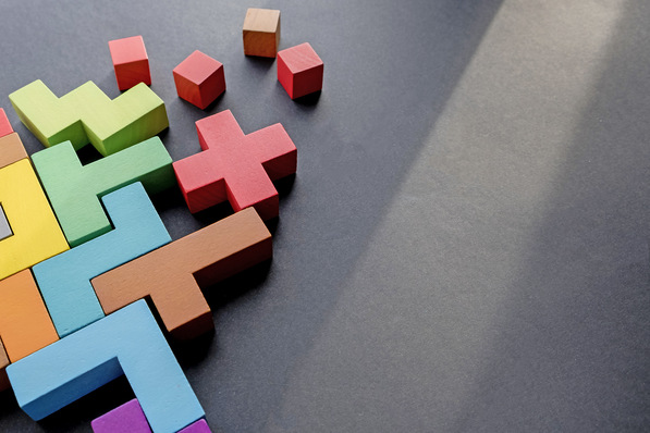 Bild 1:  Systeme der Gebäudeautomation müssen ­immer mehr und vor allem komplexere Aufgaben erfüllen. Künftig müssen sie auch in der Lage sein, den Energieverbrauch kontinuierlich zu überwachen, zu protokollieren, zu analysieren und dessen Anpassung zu ermöglichen.