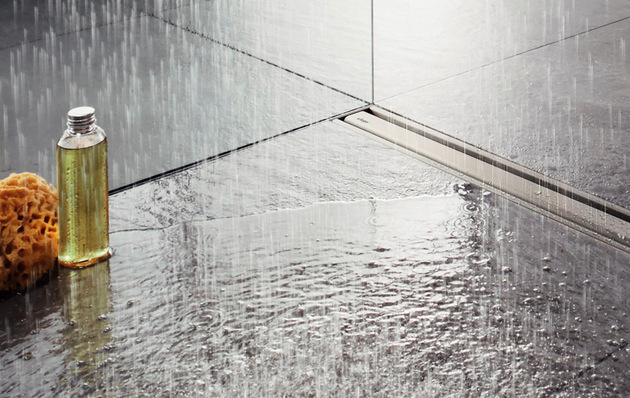 Bild 1 Komfortabel, schön und praktisch – bodengleiche Duschen erobern aus vielen Gründen die Bäder in Neubauten und im Bestand. Damit die Nachbarn das Duschen nicht mithören, ist konsequent auf den notwendigen Schallschutz zu achten.