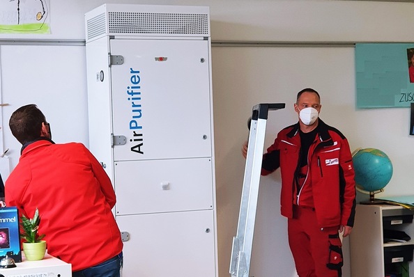 ebm-papst und Sauter Heizungstechnik installieren Luftreiniger und Sensoren zur digitalisierten Luftqualitätsmessung in der Johann-Friedrich-Mayer-Schule in Kupferzell.