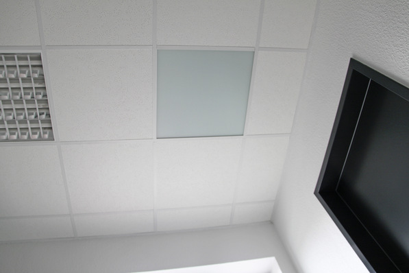 Vitramo: Infrarot-Heizelement für Rasterdecken.