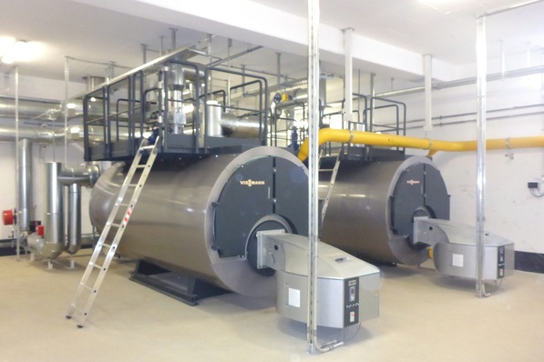 Bei einem gemeinsamen Projekt von Getec und Viessmann mit den Stadtwerken Hanau wurden zwei gasbetriebene Vitomax-Großkessel mit einer Leistung von je 2,9 MW installiert.