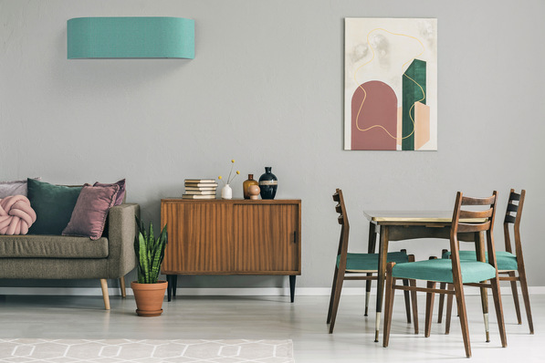 Toshiba Klimasysteme: Haori-Wandgerät mit smaragdblauem Textilbezug.