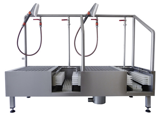 Aschl: Doppel-Stiefelwaschanlage.