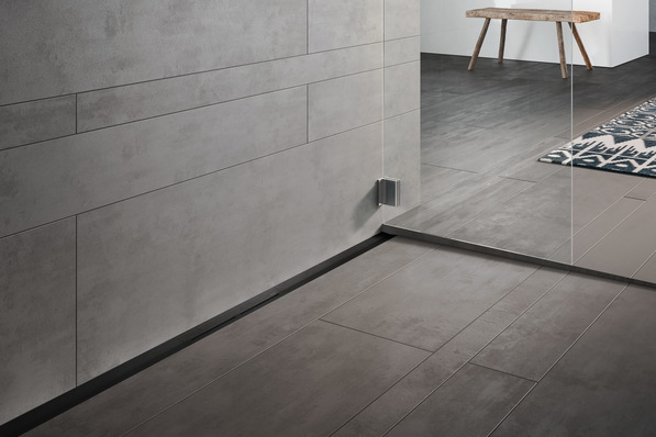 Tece: Tecedrainprofile in Schwarz.