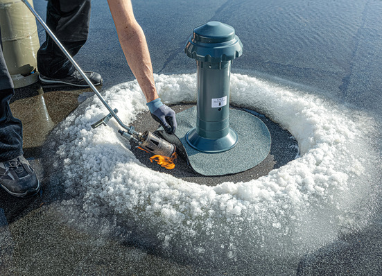 Fleck: Absorbergranulat Roof Super Dry.