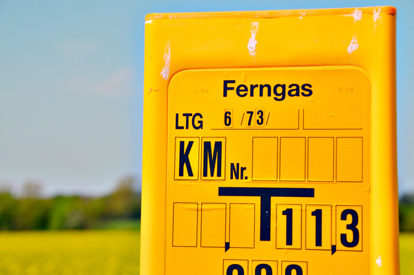 Erdgas bekommt mit der EU-Taxonomie kein grünes Label, auch Erdgaskraftwerke bekommen damit keinen Freibrief. Vielmehr ist bei mit der EU-Taxonomie konformen Gaskraftwerken das Ende der Nutzung fossiler Gase bis spätestens 2036 vorgezeichnet.