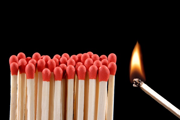 Bild 1 Brandprüfungen müssen für die Praxis relevant sein. Bei Rohrabschottung mit mechanischen Hilfsmitteln bestehen Zweifel, ob die aktuell vorgeschriebenen Prüfungen diesen Anspruch erfüllen.