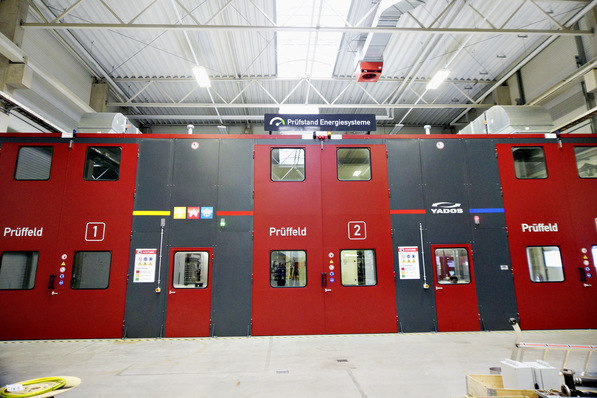 Bild 1 Yados-Prüfstand zur Testung anspruchsvoller Energiesysteme mit drei Prüffeldern.