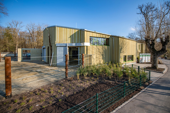Bild 1 Das neue Elefantenhaus im Augsburger Zoo.