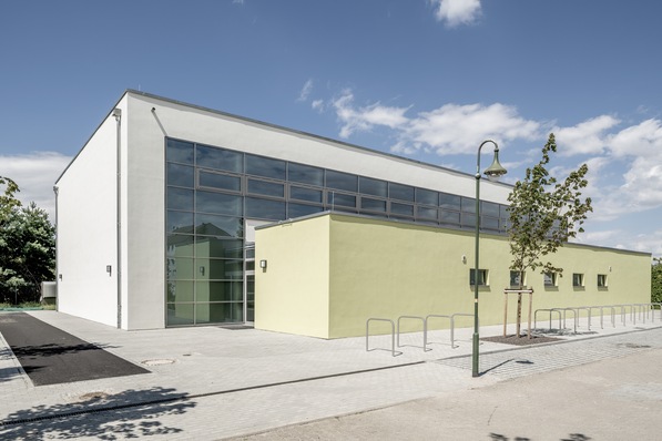 g Die neue Turnhalle in Belgershain.
