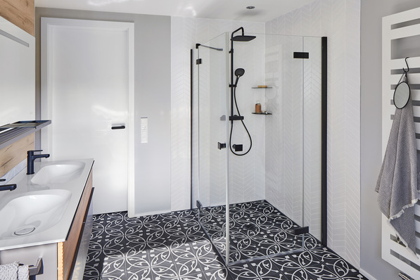 Kermi: Mena mit Beschlägen in Schwarz Soft.