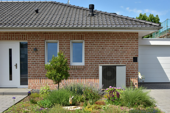 Bild 1 Die Bundesförderung für effiziente Gebäude fördert die Heizungsmodernisierung mit Wärmepumpen über eine Anteilfinanzierung durch einen nicht rückzahlbaren Investitionszuschuss.