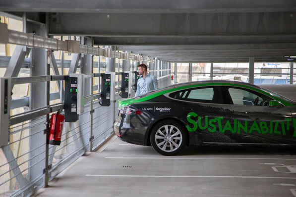 Schneider Electric: Eichrechtskonforme Ladestation EVlink Pro AC.