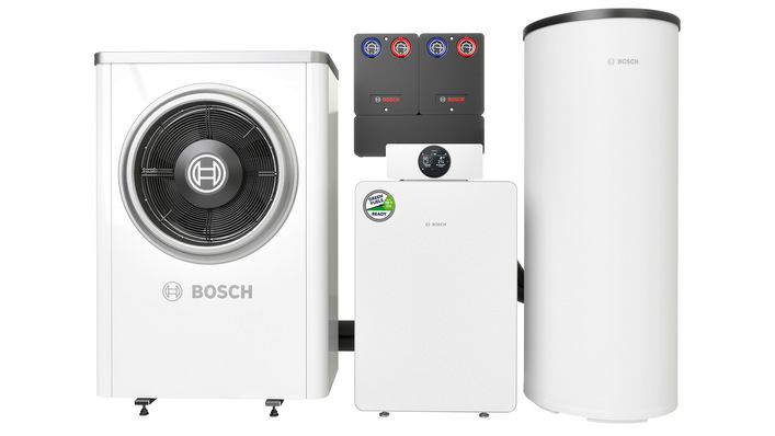 Bosch: Hybrid-Heizsystem mit dem Öl/Gas-Brennwertheizkessel Olio Condens 8800i F (Mitte).