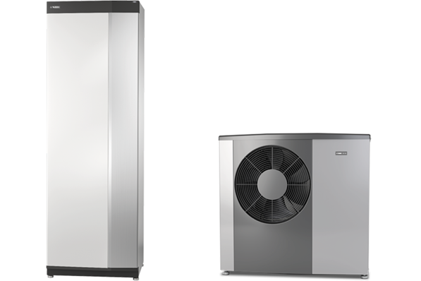 Nibe: S2125-Außeneinheit und VVM-Inneneinheit (links).