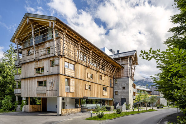 Bild 1 Das Hotel Werdenfelserei in Garmisch-Partenkirchen ist schon äußerlich ein echter Hingucker.