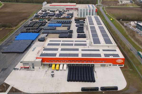 Photovoltaik-Anlage auf dem Dach des Otto-Graf-Werks in Neuried.