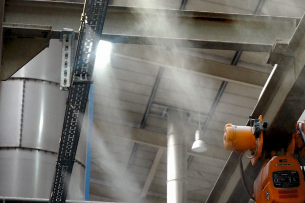 Bild 1 Adiabatische Verdunstungskühlung in der Argelith-Fertigung.