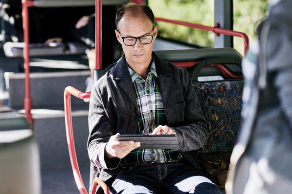 Bild 1 Büro und Projekte managen kann man heute überall – am Arbeitsplatz, auf der Baustelle, im Home-Office oder unterwegs.