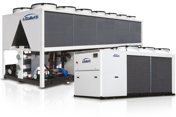 Kaut: Luftgekühlte Kaltwassersätze mit freier Kühlung PLE-F (vorne) und GLE-F.