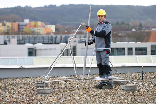 Dehn: Teleskopierbare Fangstange.