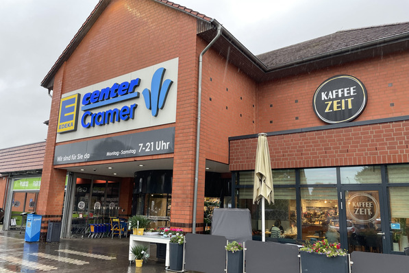 Bild 1 Erfolgreicher Umstieg auf grüne Energie: Im Rahmen eines umfassenden Sanierungsprojekts hat das E-Center Cramer eine Kopplung von Kälteerzeugung und Abwärmenutzung am Standort Großburgwedel realisiert.