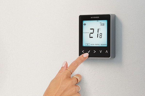  Bild 1 Eine einfache und unkomplizierte Bedienung ist eine wichtige Voraussetzung, damit moderne Gebäudetechnik ihre Einsparpotenziale ausspielen und mit zusätzlichen Funktionen unterstützen kann.