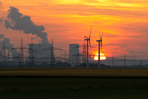  Bild 1 Bei der Energiewende sind der jährliche Anteil erneuerbarer Energien am Stromverbrauch und der Emissionsfaktor für den Strommix wichtige Messlatten. Ein Emissionsfaktor für den von Wärmepumpen genutzten Netzstrom gibt es bisher nicht. Er würde einen Kritikpunkt entschärfen.