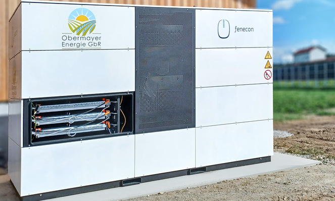  Bild 1 Fenecon-Stromspeicher Industrial L für einen vertikalen Agri-Photovoltaikpark in Kirchweidach.