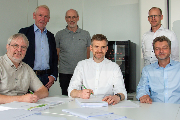 Freuen sich auf die künftige Zusammenarbeit (v. l.): Jochen Marwede (Vorstand, Wendeware AG), Dr. Wilhelm Krüger (Aufsichtsratsvorsitzender, Wendeware AG), Dr. Franz-Josef Pfreundt (stv. Aufsichtsratsvorsitzender, Wendeware AG), Paul Sebastian Schwenk (CEO, Theben AG), Jens Wierichs (Head of Business Unit – Detection & Lighting, Theben AG), Michael Matthesius (Vorstand Technik, Theben AG).