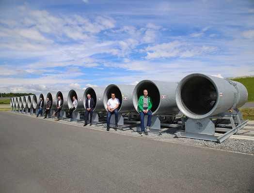 15 Strahlventilatoren zur Seitenwind-Simulation.