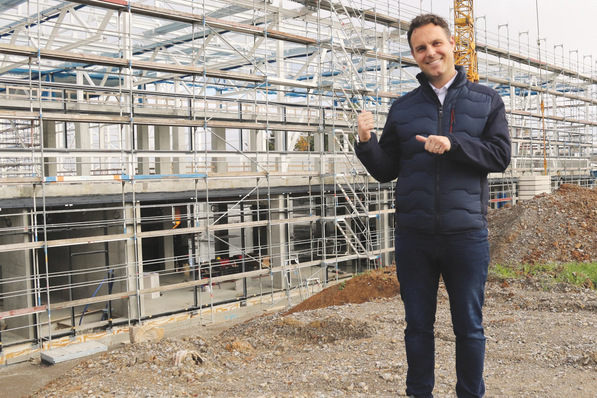 Bild 1 Max Essers: „Theben hat in die Fertigung investiert. Die höheren Kapazitäten erlauben nun Preissenkungen im Bereich KNX-Komponenten.“