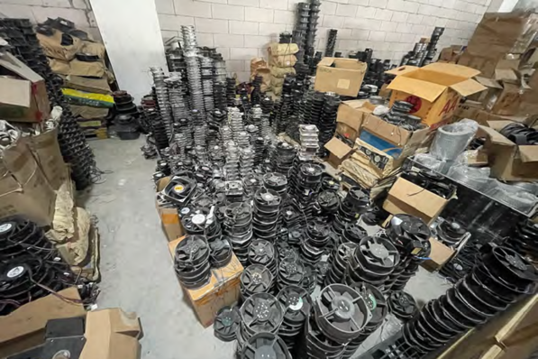 Bei einer Razzia im chinesischen Foshan im September 2024 wurden über 300 Ventilatoren und rund 500 ebm-papst-Etiketten sichergestellt.