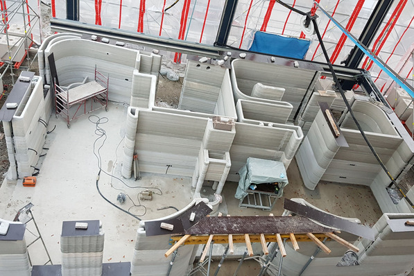 Bild 1 Bereits während des Druckvorgangs berücksichtigt der Drucker Aussparungen und Durchbrüche für die später zu verlegenden Leitungen und Anschlüsse.