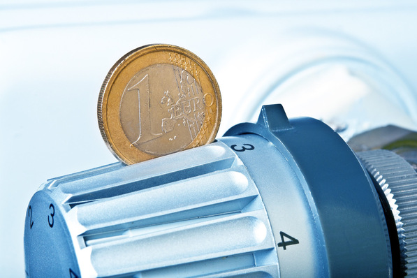 Bild 1 Ein wesentlicher Teil der Heizkosten entsteht durch den Energieeinkauf. Über das Strom-/Gaspreisverhältnis lassen sich die möglichen Einsparungen und sowie grundlegende Abhängigkeiten veranschaulichen.