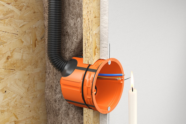 Kaiser: Laschenlose Hohlwanddose O-range Econ Fix mit Klemmrippen-Befestigung für eine luftdichte Elektro-Installation.