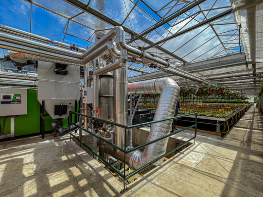 Die Leistung und die Energieeffizienz der Hackgut-Heizanlage werden durch den Abgas-Wärmeübertrager deutlich erhöht. Auch die Abstrahlverluste werden zum Heizen verwendet.