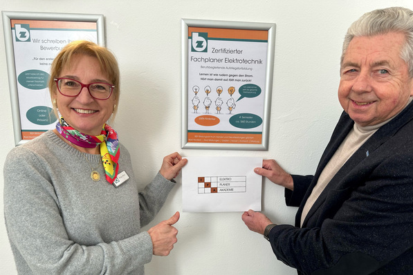 Ute Horn (li.), Geschäftsführerin des BZH, und Unternehmer Hans-Jürgen Schneider starten erneut die Weiterbildung zum/r „Zertifizierten Fachplaner/in Elektrotechnik“ ab 19. September 2025.