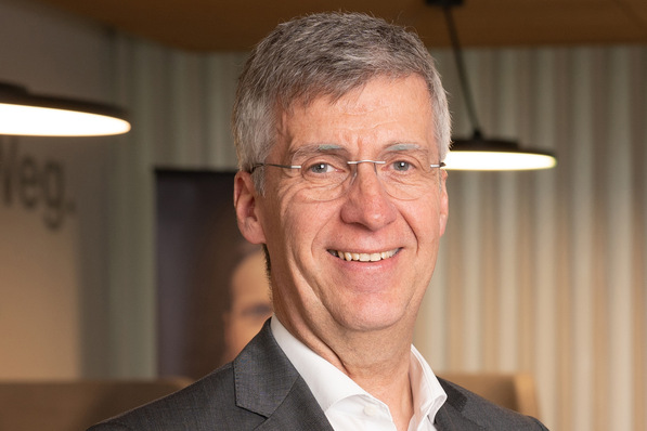 Als geschäftsführender Gesellschafter hat Reiner Pauli das Familienunternehmen über Jahrzehnte hinweg maßgeblich gestaltet. Nun übergibt er die operative Ge-schäftsführung an Christian Kuncz und Katrin Schwab-Zettl.