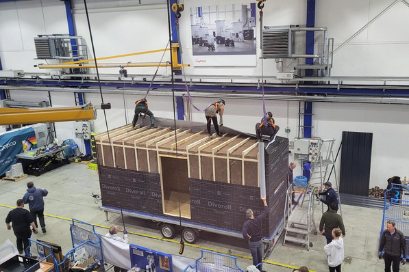 Mitarbeiter der Atlas Copco Group haben im November 2025 die Aktion Little Home für obdachlose Menschen tatkräftig unterstützt.